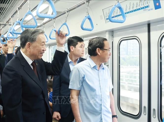 Tổng Bí thư Tô Lâm trải nghiệm thực tế Tuyến Metro số 1 (Bến Thành - Suối Tiên)